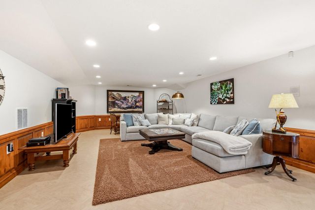6704 HONESTY DR, Bethesda, MD 20817