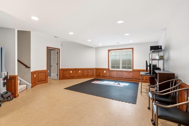 6704 HONESTY DR, Bethesda, MD 20817
