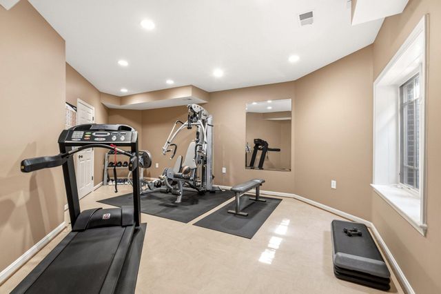6704 HONESTY DR, Bethesda, MD 20817