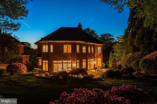 6704 HONESTY DR, Bethesda, MD 20817