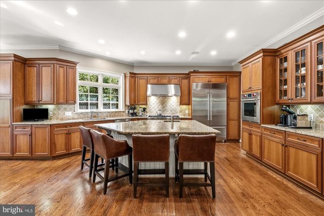6704 HONESTY DR, Bethesda, MD 20817