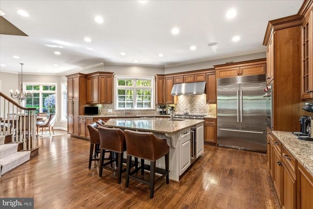 6704 HONESTY DR, Bethesda, MD 20817