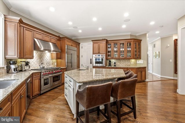 6704 HONESTY DR, Bethesda, MD 20817