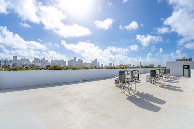 1037 NW 2nd St, Miami, FL 33128