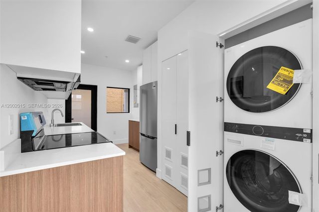 1037 NW 2nd St, Miami, FL 33128