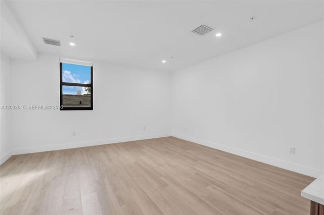 1037 NW 2nd St, Miami, FL 33128