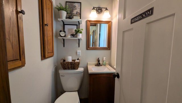 W170N9325 Woodlawn DRIVE, Menomonee Falls, WI 53051