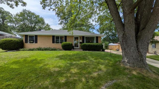 W170N9325 Woodlawn DRIVE, Menomonee Falls, WI 53051