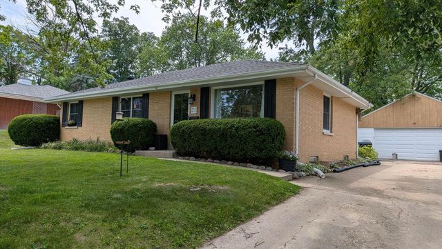 W170N9325 Woodlawn DRIVE, Menomonee Falls, WI 53051