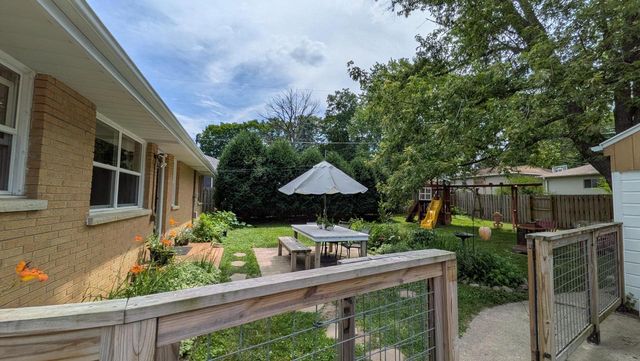 W170N9325 Woodlawn DRIVE, Menomonee Falls, WI 53051