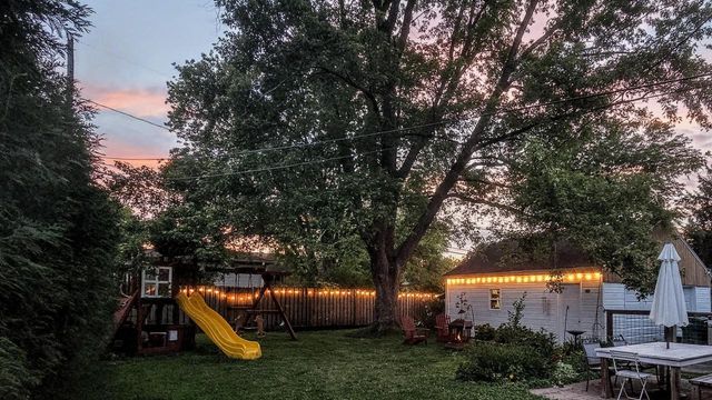 W170N9325 Woodlawn DRIVE, Menomonee Falls, WI 53051