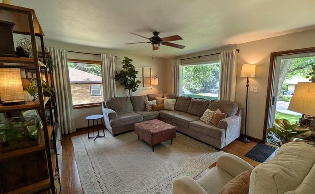 W170N9325 Woodlawn DRIVE, Menomonee Falls, WI 53051