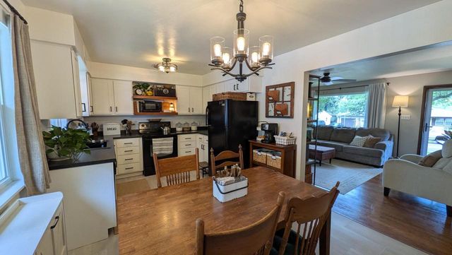 W170N9325 Woodlawn DRIVE, Menomonee Falls, WI 53051