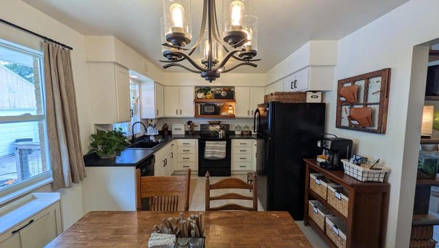 W170N9325 Woodlawn DRIVE, Menomonee Falls, WI 53051