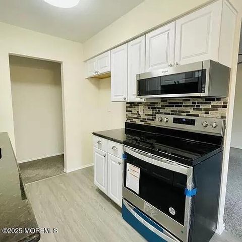 64 Manchester Court G, Freehold, NJ 07728