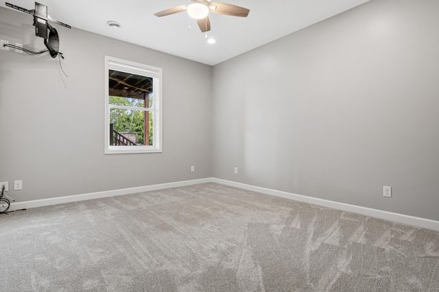 18072 Hyde Park Avenue, Lakeville, MN 55044