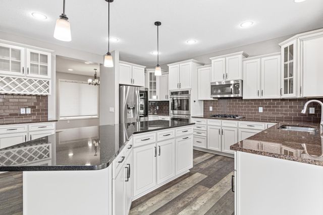 18072 Hyde Park Avenue, Lakeville, MN 55044