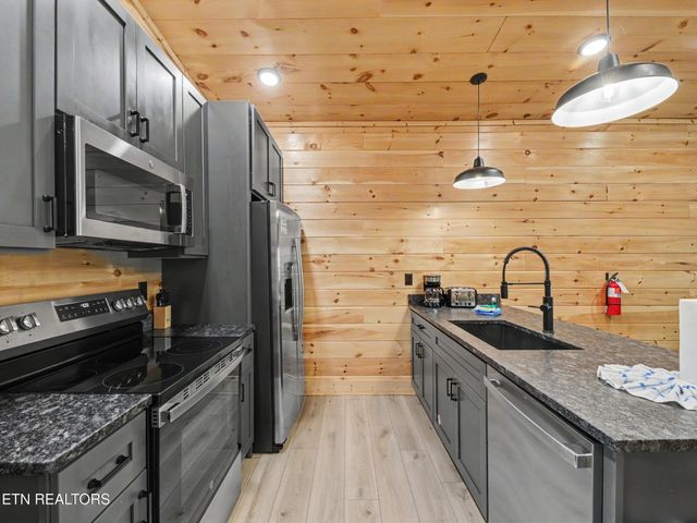 2407 Ridgehigh Pass, Sevierville, TN 37876