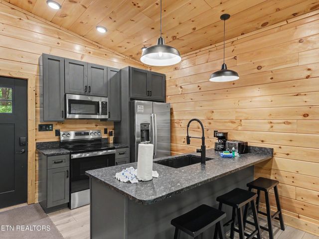 2407 Ridgehigh Pass, Sevierville, TN 37876