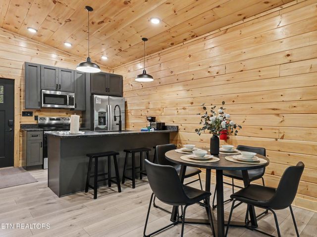2407 Ridgehigh Pass, Sevierville, TN 37876