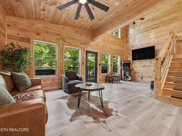 2407 Ridgehigh Pass, Sevierville, TN 37876