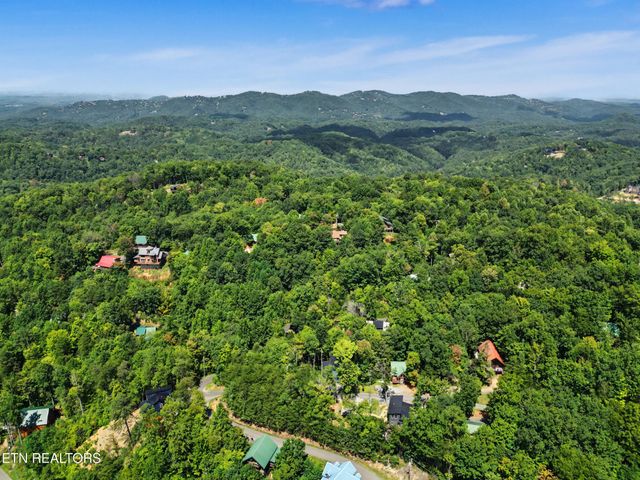 2407 Ridgehigh Pass, Sevierville, TN 37876