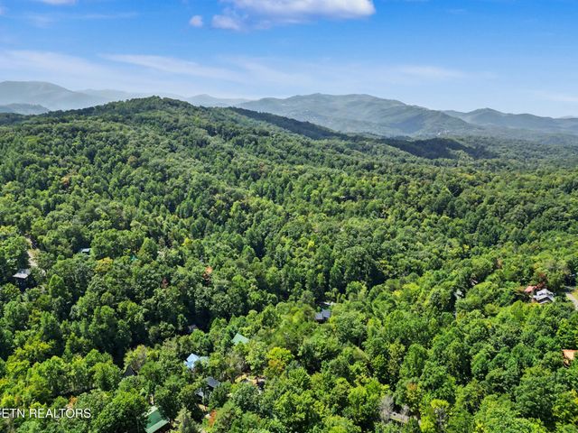 2407 Ridgehigh Pass, Sevierville, TN 37876