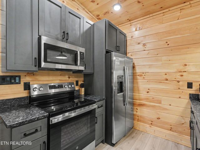 2407 Ridgehigh Pass, Sevierville, TN 37876