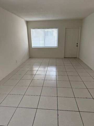 1913 NE 2nd Street 4, Pompano Beach, FL 33060