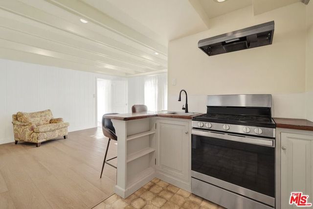 743 N Orange Drive, Los Angeles, CA 90038