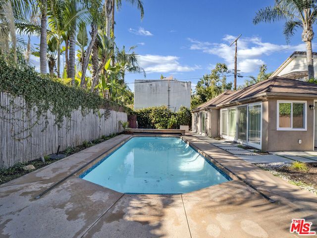 743 N Orange Drive, Los Angeles, CA 90038