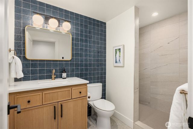 8355 Medway Lane NE, Bainbridge Island, WA 98110