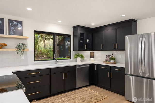 8355 Medway Lane NE, Bainbridge Island, WA 98110