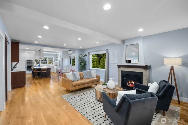 1729 41st Avenue SW, Seattle, WA 98116