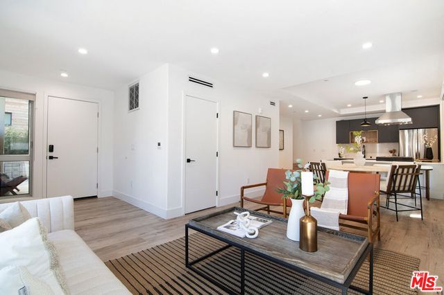1236 N Fairfax Avenue 2, West Hollywood, CA 90046