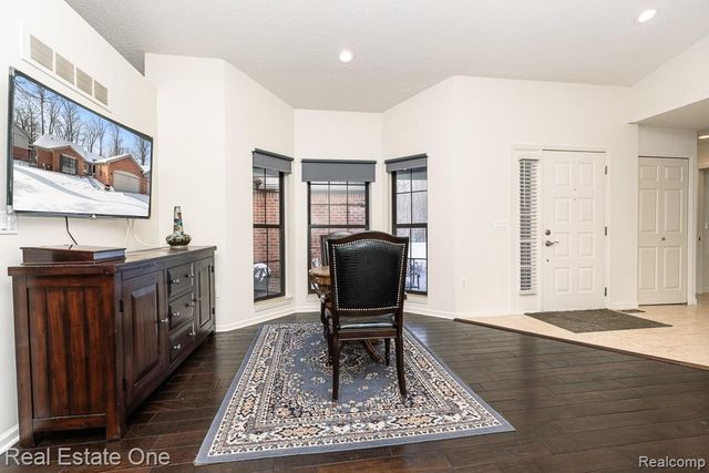 7086 Danbrooke Court, West Bloomfield, MI 48322