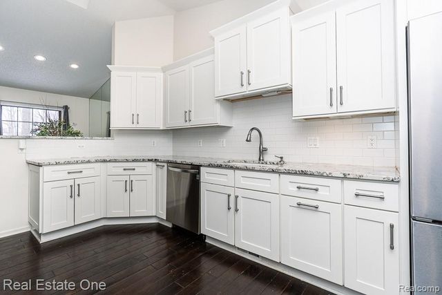 7086 Danbrooke Court, West Bloomfield, MI 48322