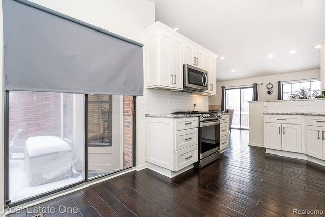 7086 Danbrooke Court, West Bloomfield, MI 48322