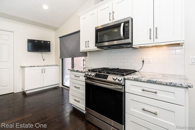 7086 Danbrooke Court, West Bloomfield, MI 48322