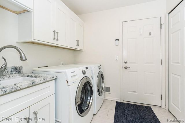 7086 Danbrooke Court, West Bloomfield, MI 48322