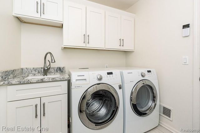 7086 Danbrooke Court, West Bloomfield, MI 48322