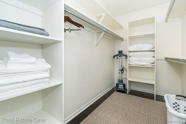 7086 Danbrooke Court, West Bloomfield, MI 48322