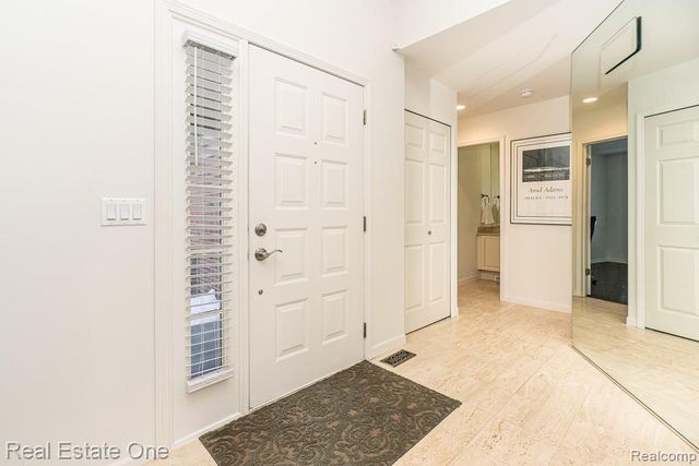 7086 Danbrooke Court, West Bloomfield, MI 48322