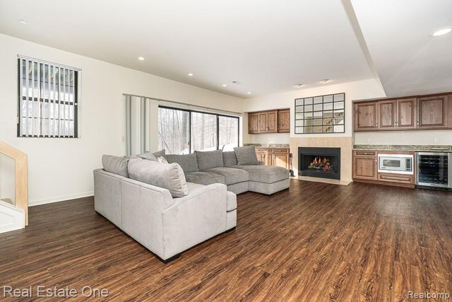 7086 Danbrooke Court, West Bloomfield, MI 48322