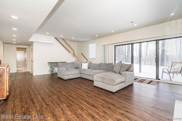 7086 Danbrooke Court, West Bloomfield, MI 48322