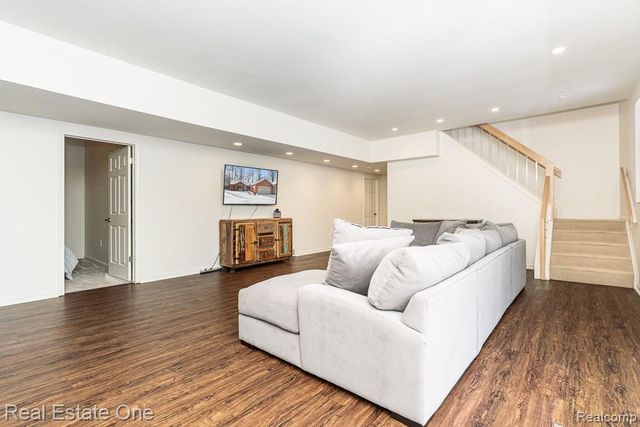 7086 Danbrooke Court, West Bloomfield, MI 48322