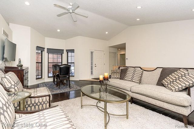 7086 Danbrooke Court, West Bloomfield, MI 48322