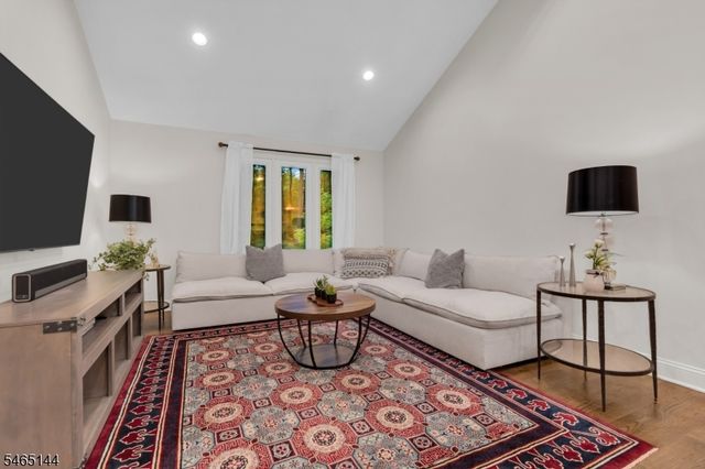 15 Ferguson Rd, Warren Twp., NJ 07059