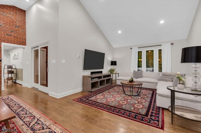 15 Ferguson Rd, Warren Twp., NJ 07059