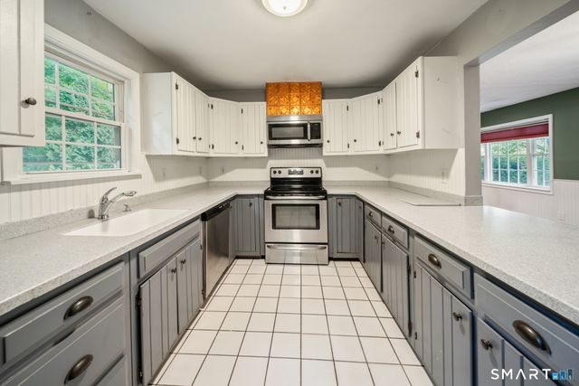 3 Dorman Road, Oxford, CT 06478